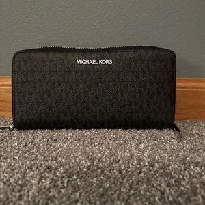 Jet Set Signature Logo Travel Continental Wallet